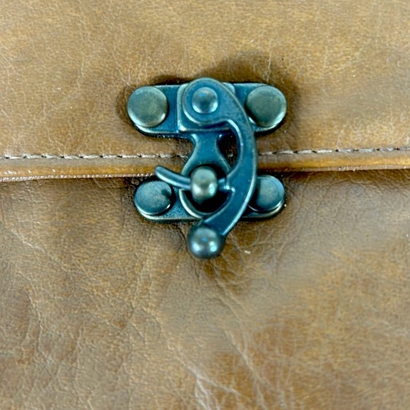 Via Moda Small Crossbody Clutch Festival Pouch Zipper Pockets Brass Spin Closure - Picture 8 of 12